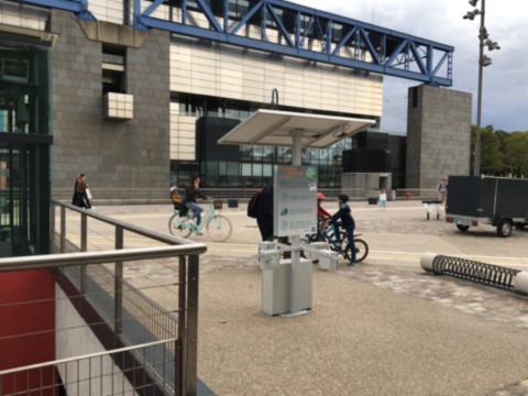 rack solaire avec recharge pour trottinette électrique
