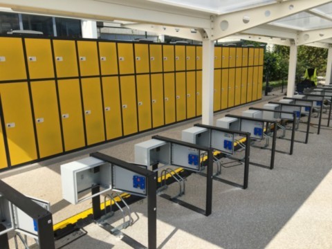 Racks et casiers consignes vélos trottinettes